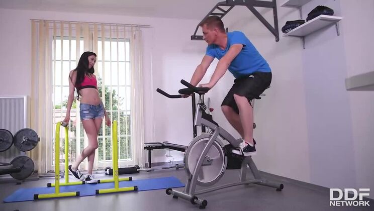 Fitness Blowjob with Ashley Ocean at the Gym