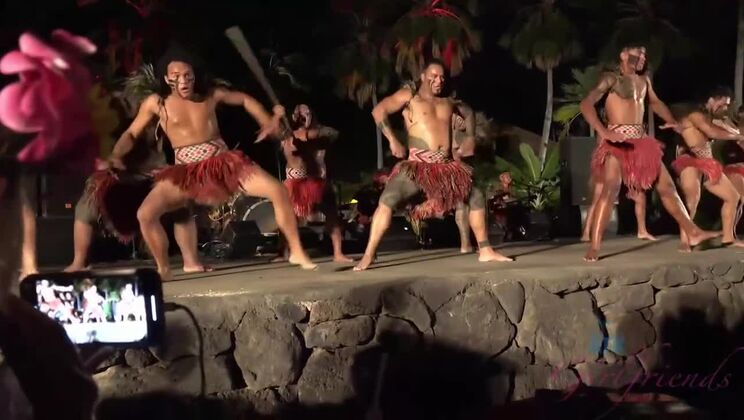 Niki Snow's Sizzling Beach Debut in Hawaii!