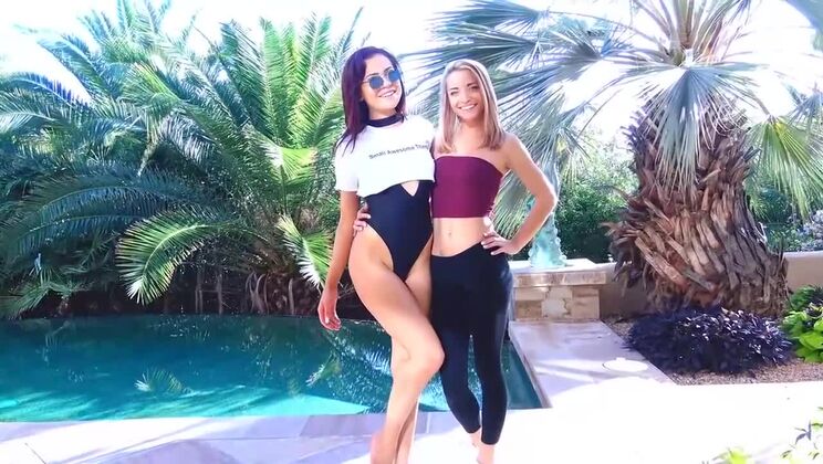 Paisley's Dirty Secret: Lesbian Fingering 12