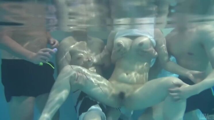 Stunning Suzuna Komiya's Sizzling Blowjob Session