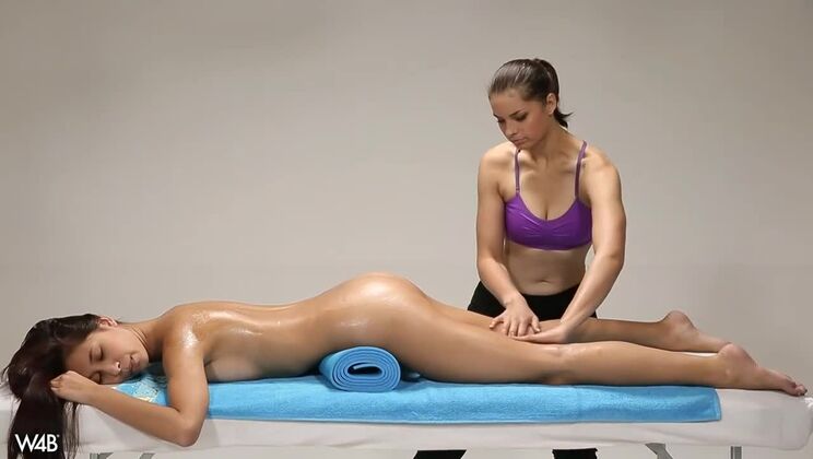 Sexy Brunette Paula Enjoys Erotic Massage