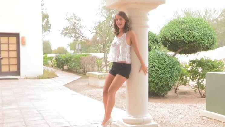 Young Presley's Quick Nudist Strip