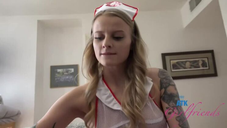 Paris White Fills Her Holes with Glee!