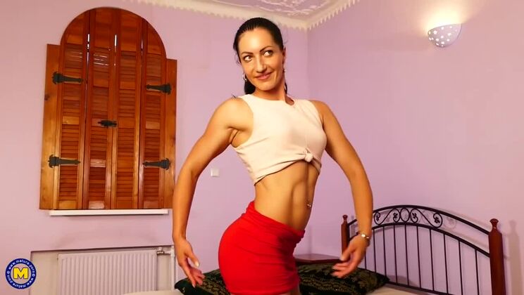 Horny Brunette Milf Jessica Plays with Her Giant Dildo!