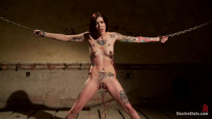 Krysta Kaos and Bobbi Starr: Anal Slave Punishment