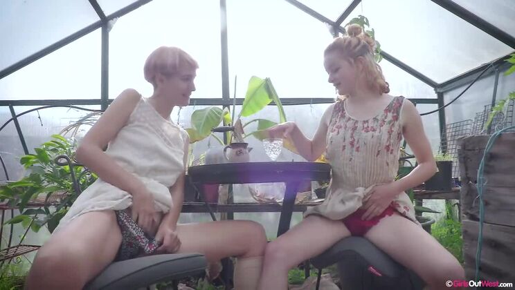 Jessie G & Ray: Wild Outdoor Lesbians