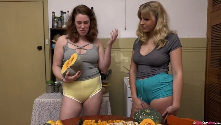 Peggie & Selina: Blonde on Brunette Lesbian Fun pt1