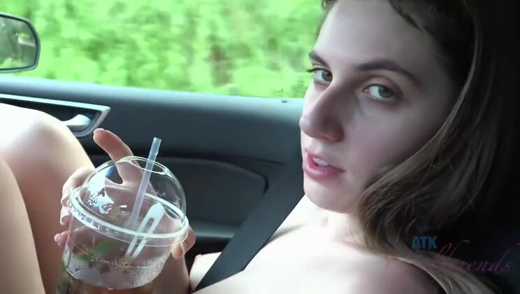 Niki Snow's Sexy Beach Flash
