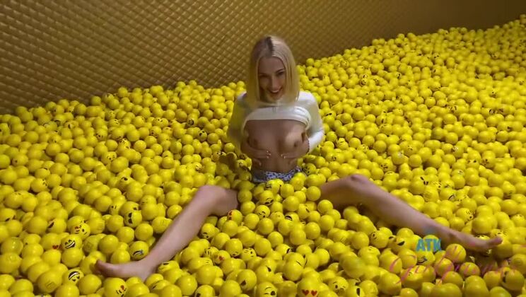 Sky Pierce - Amateur Blonde Playboy
