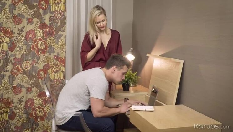 Karupted Computer Seduced by Blonde Mayor Midge