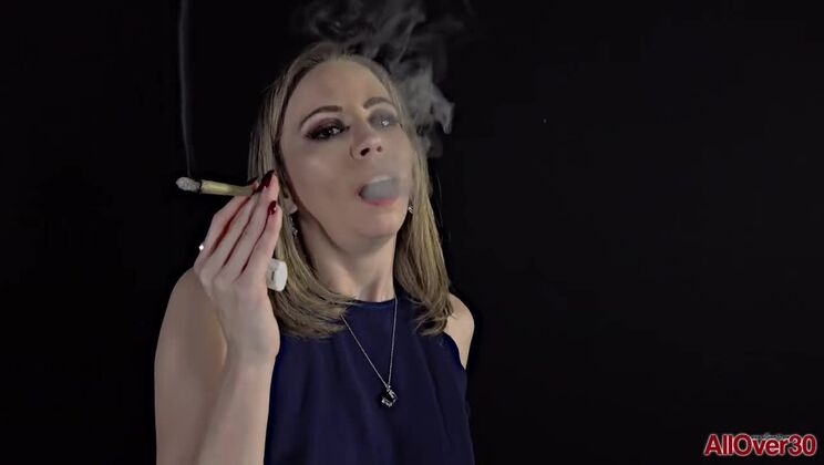 Blonde Bombshell Norah Nova