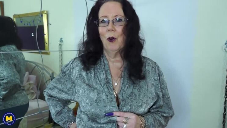 Zadi - Busty Brit Plays With Herself