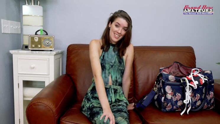 Naive Newbie Tries Anal on the Casting Sofa with Starshine