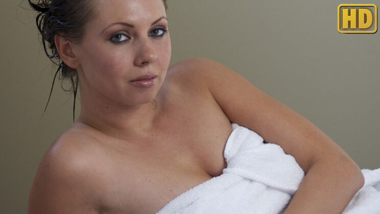 Darla's Wet Solo Pleasure