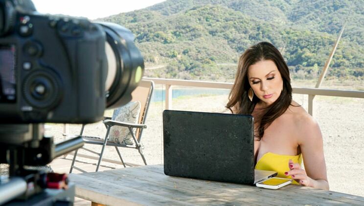 Big Tits Behind the Scenes: A MILF's Repo Mission