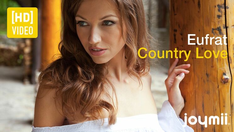 Country Cutie Plays Solo