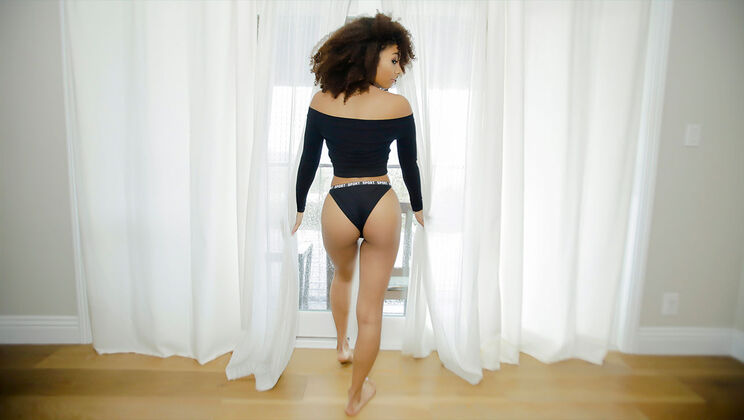 Nia's Private World Exposed