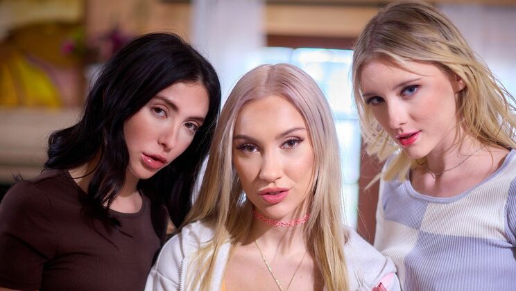 Blonde Babes Share the Fun