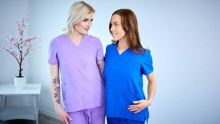 Blonde on Brunette Action - I Gotta See!