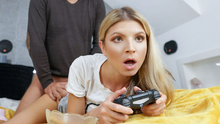 Teen Temptation Gamer Chick