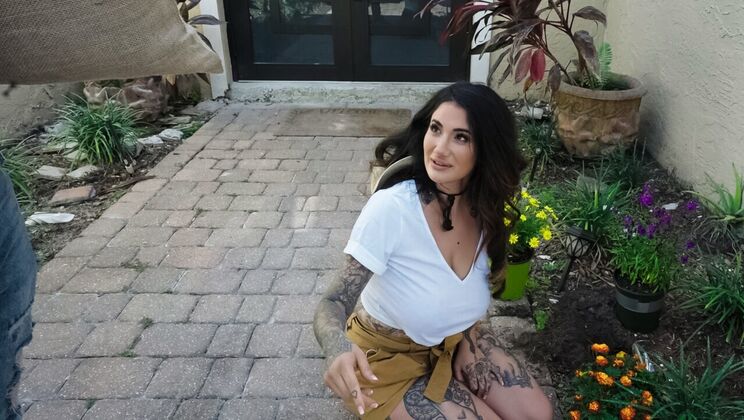Horny Milf's Amateur Garden Fuck