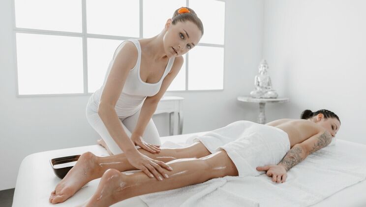Lesbian Oil Massage with 69 Face Sitting Action