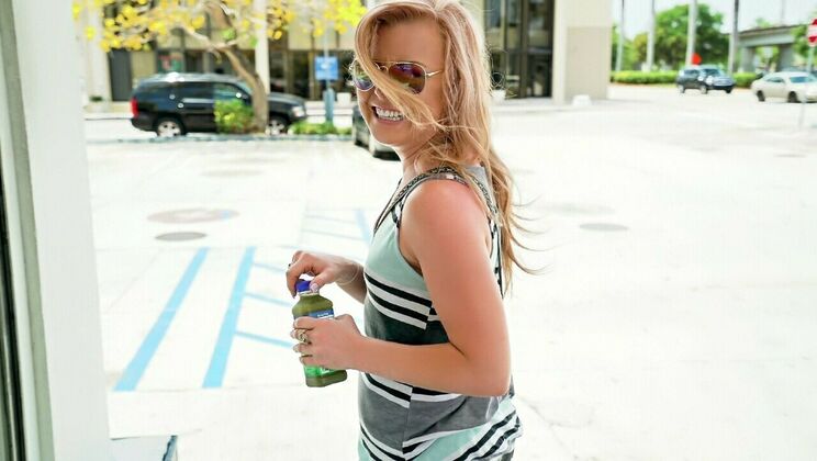 Blonde Babe is My Kind of Chick