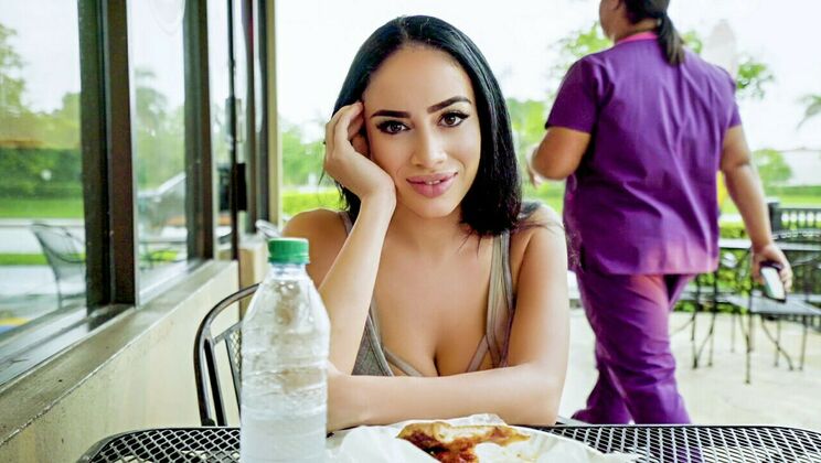 Victoria's Busty Latina Seduction