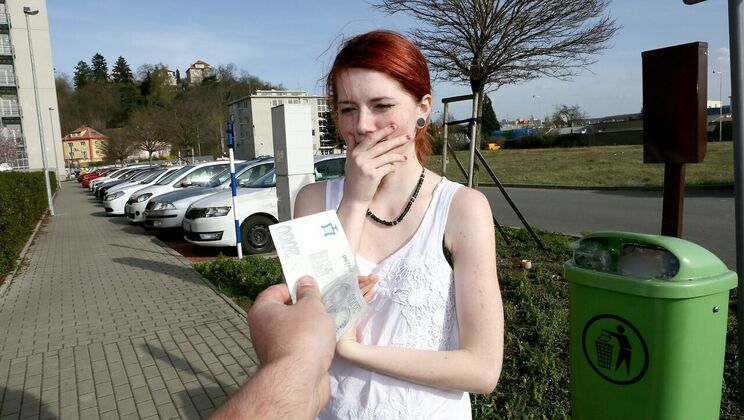 Hard Cash Leads to Wild Outdoor Fuck