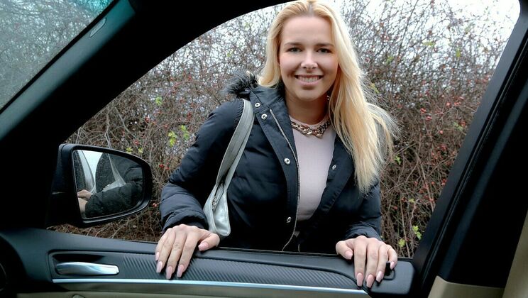 Sexy Blonde Gets Screwed in Vehicle