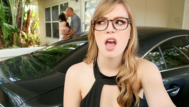 Sexy Cheaters' Outdoor Threesome