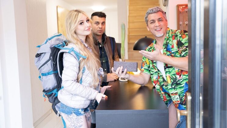 ThreesomeLove: Blonde BJ Competition