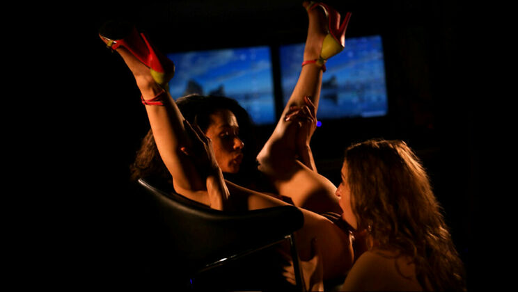 Brunette Beauties Fingering Frenzy