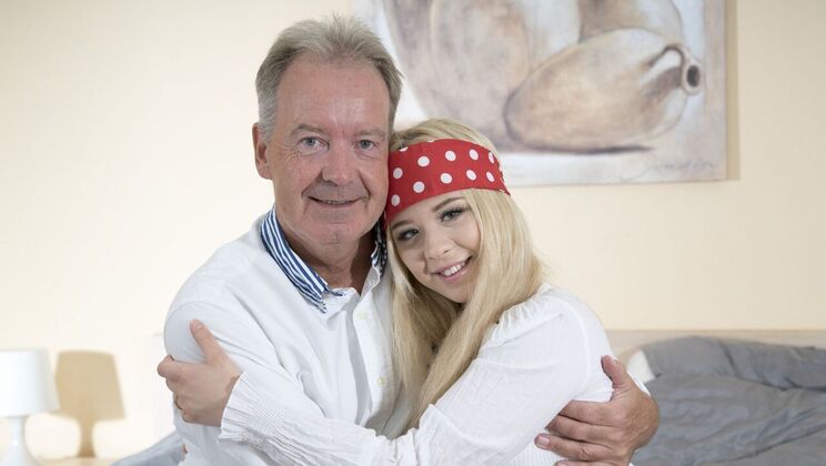 Blonde Babe Anna Ray Rides Big Cock