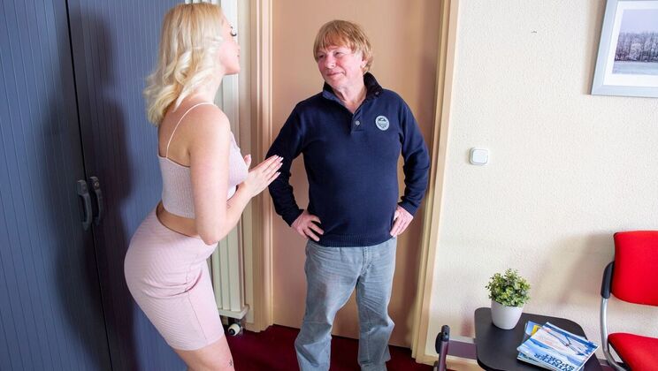 Felix Takes Marilyn Sugar Private