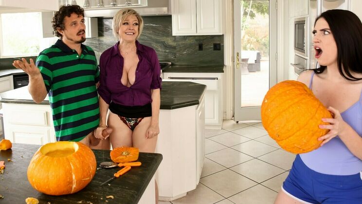 Sneaky MILF Dee