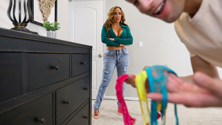 MILF Brunette's Tanned Booty - Richelle Ryan