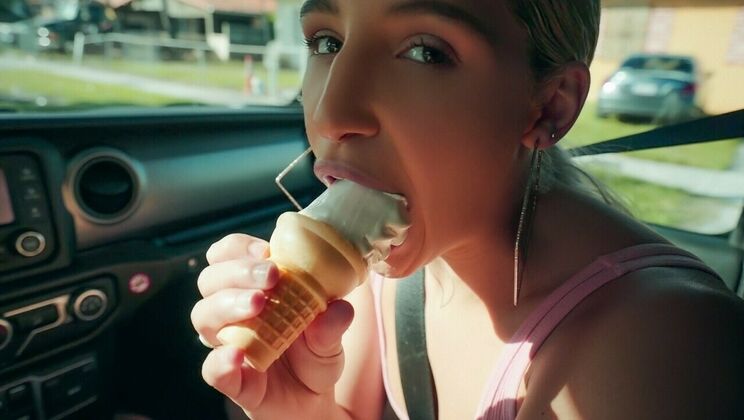 Screaming for Cock: Abella and Peter's Car Romp