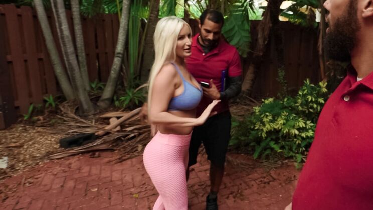 Sexy Blonde Mom Gets Fucked Outdoors