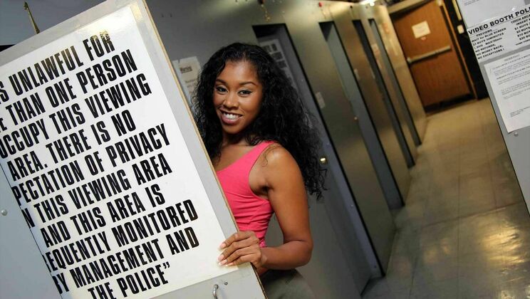 Yasmine De Leon Unleashes Her Ebony Passion