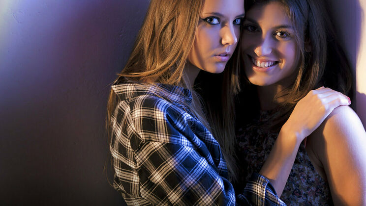 Russian Rendezvous: Julia Roca and Mango A