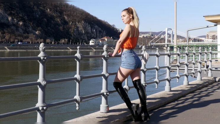 Dee Vine's Blonde Blowjob Bonanza