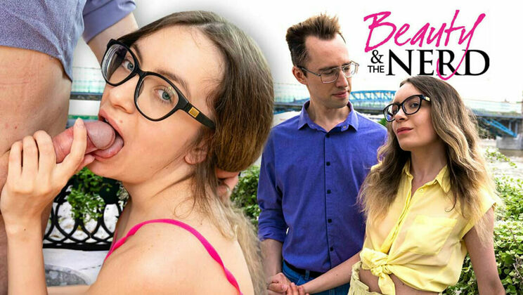 Naughty Teen Babe Gets Fucked on First Date