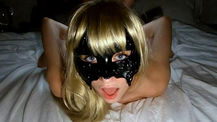 Blonde Beauty Ana Lingus Loves Hardcore Raw Action
