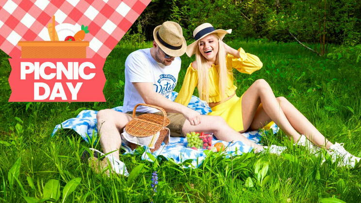 Blonde Babe's Outdoor Hardcore Picnic