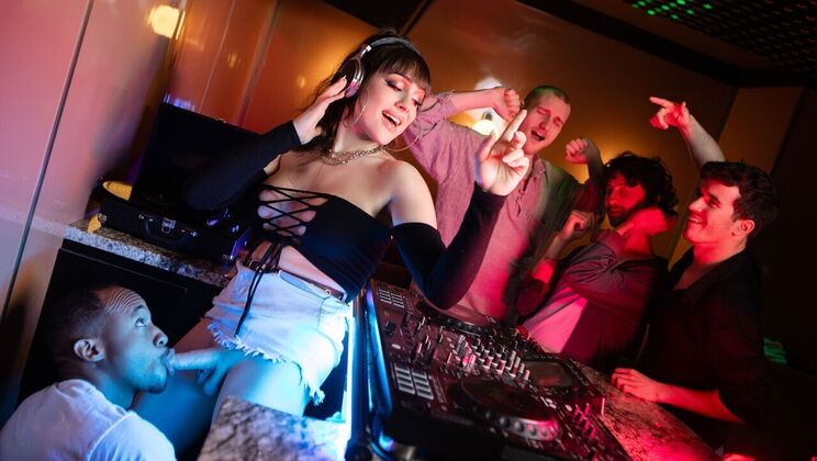 DJ's Hot Date with a Shemale Star