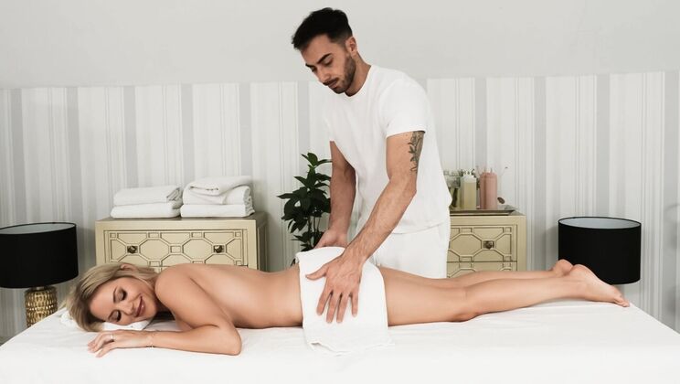 Massage Turns Wild: Maya Rose Takes a Big Cock