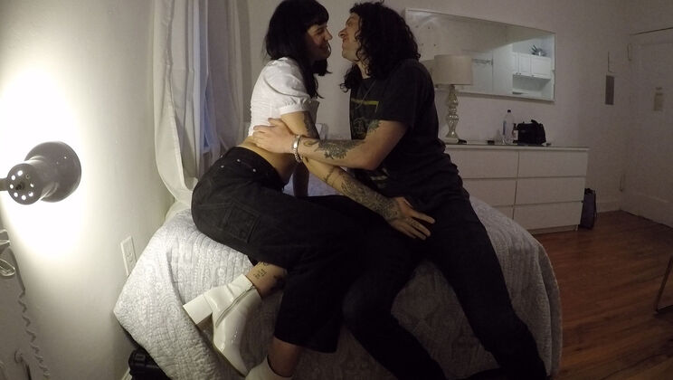 First Time Sex: Allie Meets Lina & Bonnie