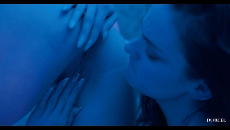 Clara Mia & Alice Drake's Hot First Date