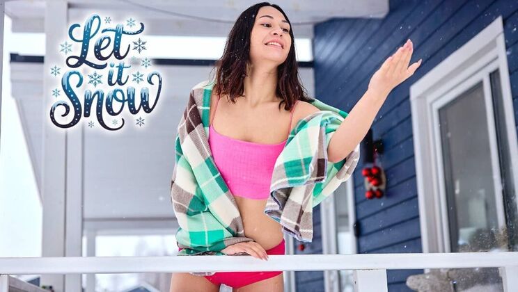 Outdoor Solo Masturbation with Small-Titted Roxy Muray